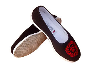 Chinese Handmade Embroidery Shoes with Blessing Icon